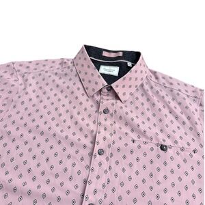 7Diamonds Odyssey 4-Way Stretch Shirt Mens Large Mauve Geometric Short Sleeve L